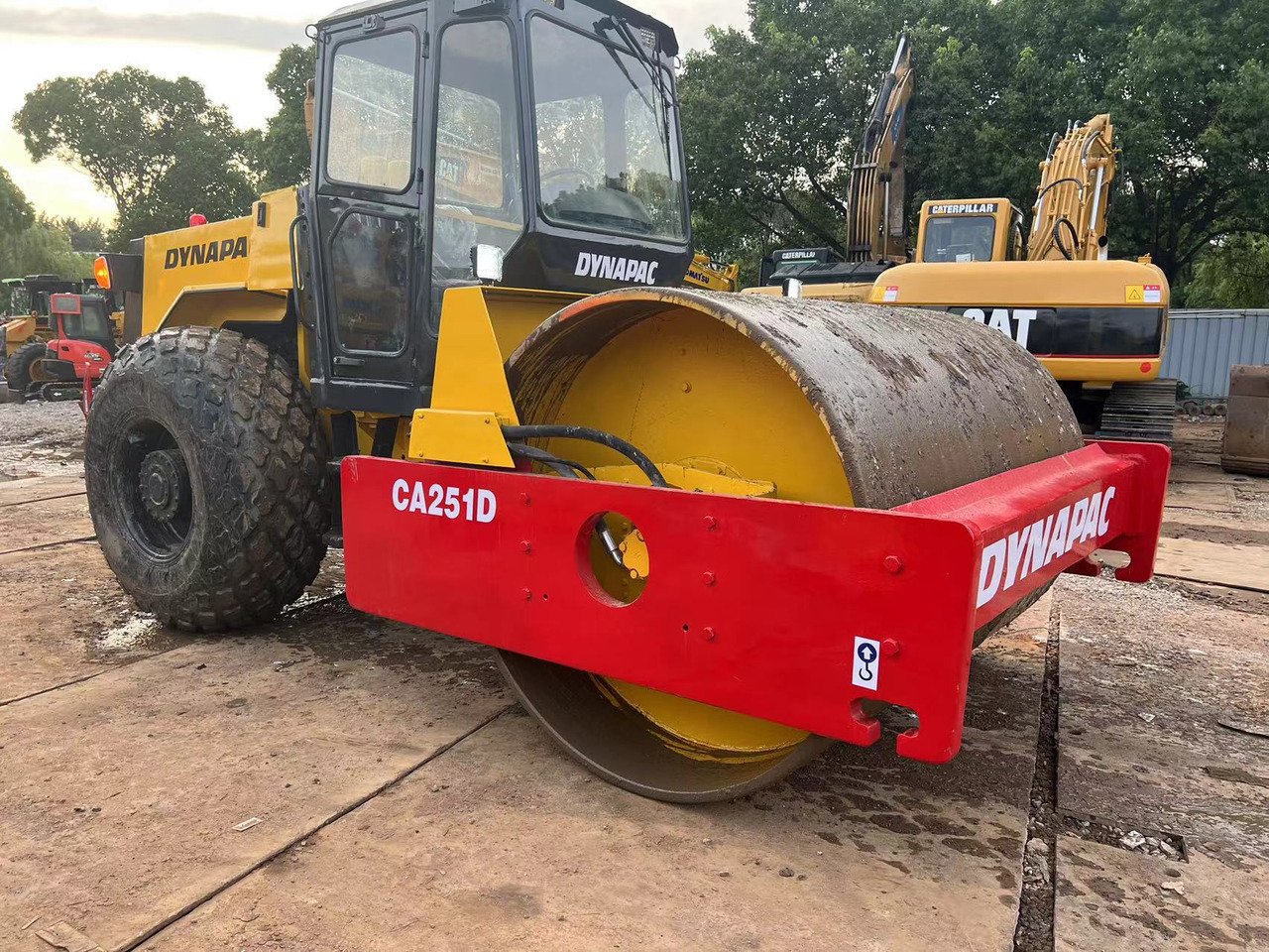 DYNAPAC CA215D - Roller: picture 1 DYNAPAC CA215D - Roller: picture 1