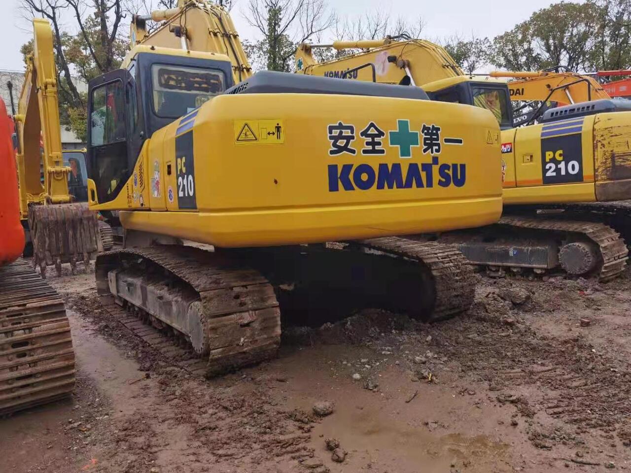 KOMATSU PC210-7-excavator - Crawler excavator: picture 2 KOMATSU PC210-7-excavator - Crawler excavator: picture 2