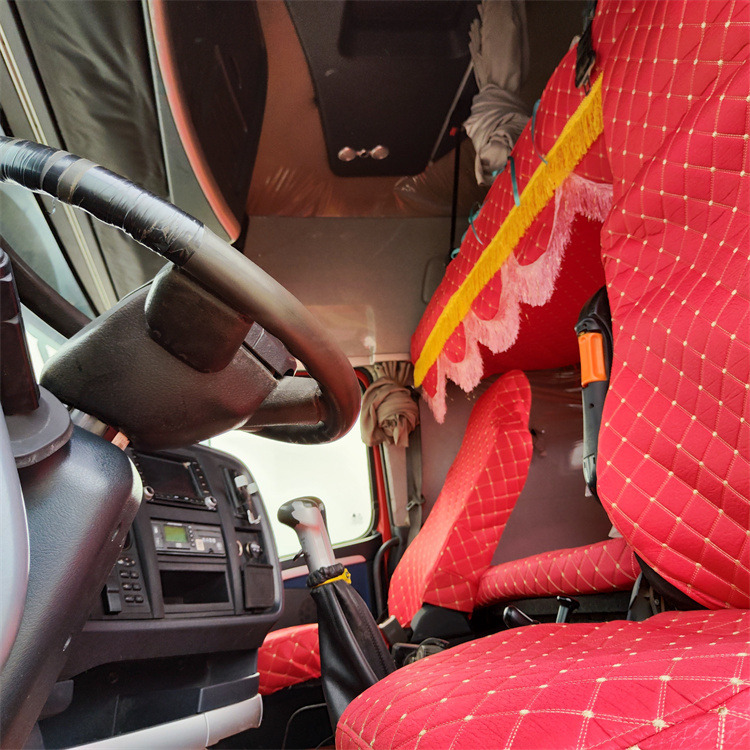 HOWO HOWO T7H-540 tractor-Red - Tractor unit: picture 4 HOWO HOWO T7H-540 tractor-Red - Tractor unit: picture 4