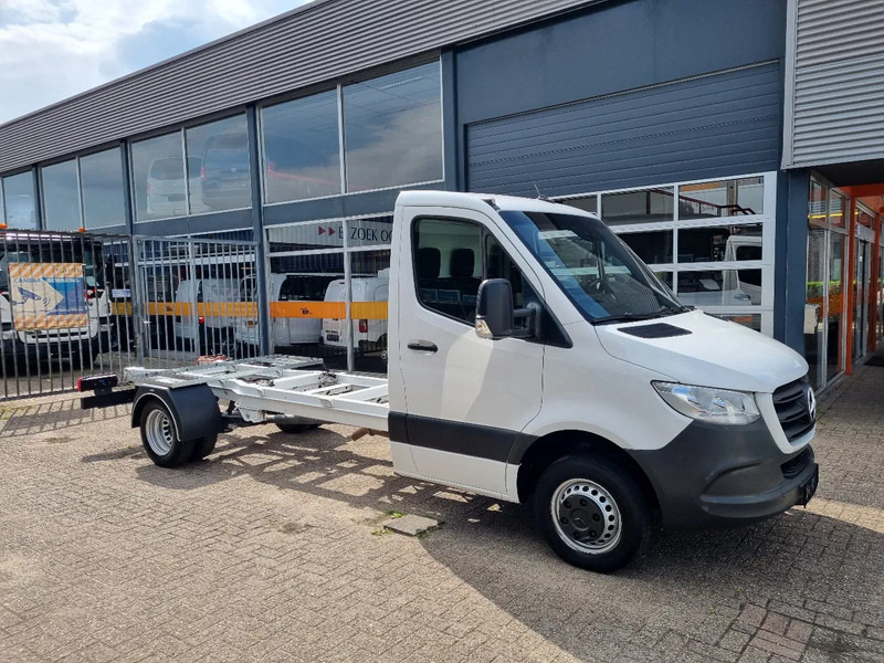 Mercedes-Benz Sprinter 516 CDI Chassis Cabine 4.33 WB GVW 3500 kg Euro 6 - Flatbed van: picture 1 Mercedes-Benz Sprinter 516 CDI Chassis Cabine 4.33 WB GVW 3500 kg Euro 6 - Flatbed van: picture 1