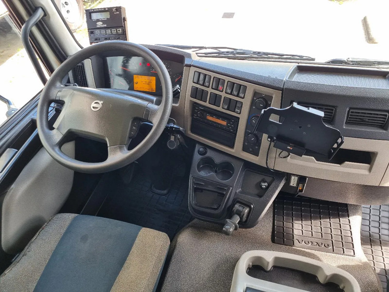 Refrigerator truck Volvo FL 250 Carrier 750MT ATP Zwischenwand LBW Euro 6: picture 6