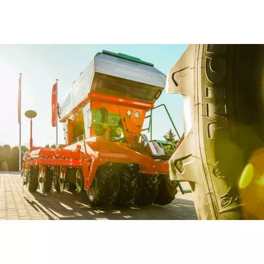 AGRO-MASZ Siewnik pneumatyczny do uprawy pasowej SLAVIS - Seed drill: picture 2 AGRO-MASZ Siewnik pneumatyczny do uprawy pasowej SLAVIS - Seed drill: picture 2