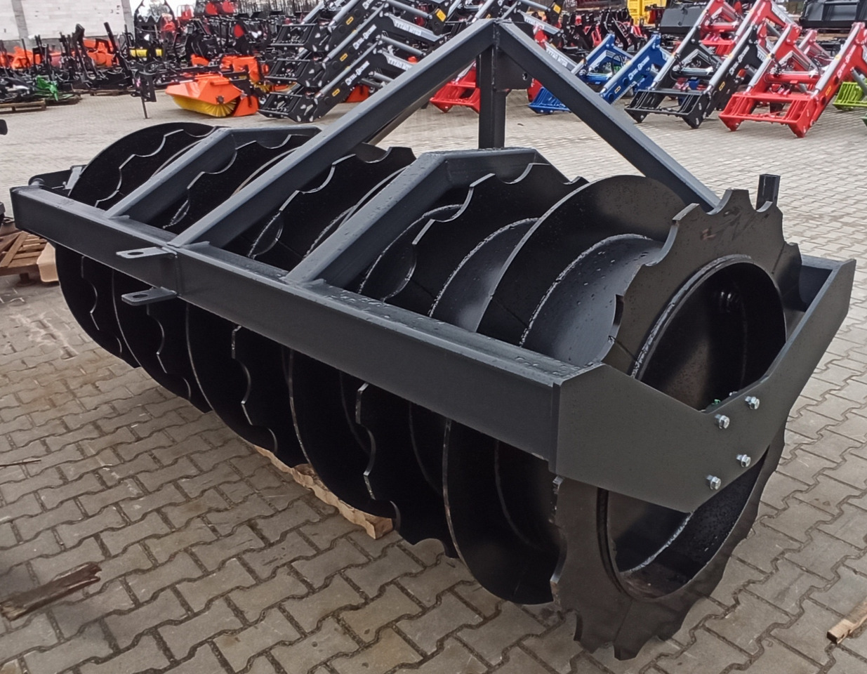 METAL-TECHNIK Wał pryzmowy - Farm roller: picture 3 METAL-TECHNIK Wał pryzmowy - Farm roller: picture 3