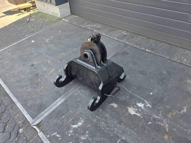 Kopplaat cw 30 aanbouwplaat cw 40 adaptor plate cw 30 head plate cw 40 - Quick coupler for Construction machinery: picture 1 Kopplaat cw 30 aanbouwplaat cw 40 adaptor plate cw 30 head plate cw 40 - Quick coupler for Construction machinery: picture 1