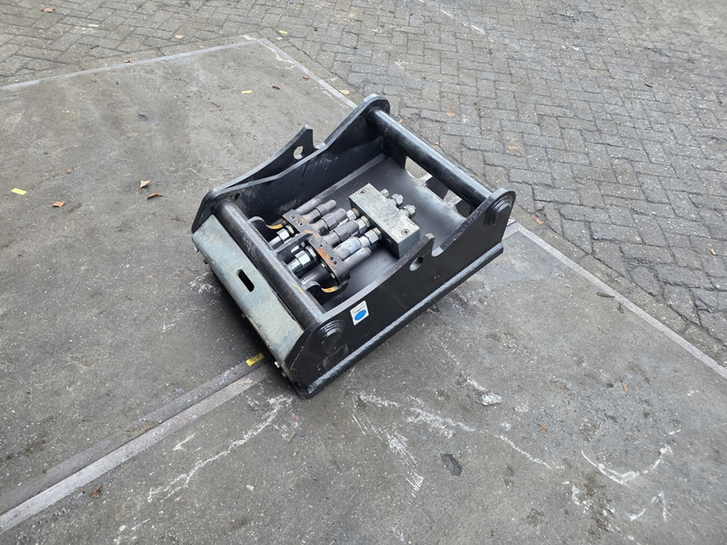 Oilquick kopplaat oq70/55 adaptor plate oilquick 70 55 steelwrist - Quick coupler for Construction machinery: picture 4 Oilquick kopplaat oq70/55 adaptor plate oilquick 70 55 steelwrist - Quick coupler for Construction machinery: picture 4