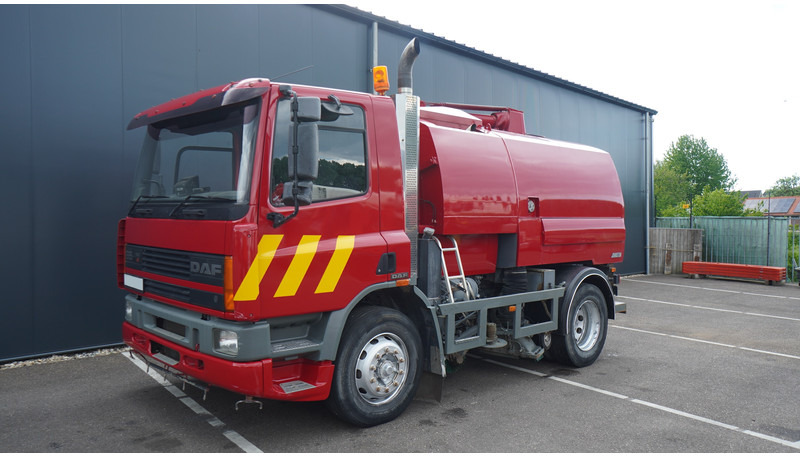 DAF 65.180 ATI STREET SWEPER RH DRIVE MANUAL GARBOX 96.000KM - Road sweeper: picture 3 DAF 65.180 ATI STREET SWEPER RH DRIVE MANUAL GARBOX 96.000KM - Road sweeper: picture 3