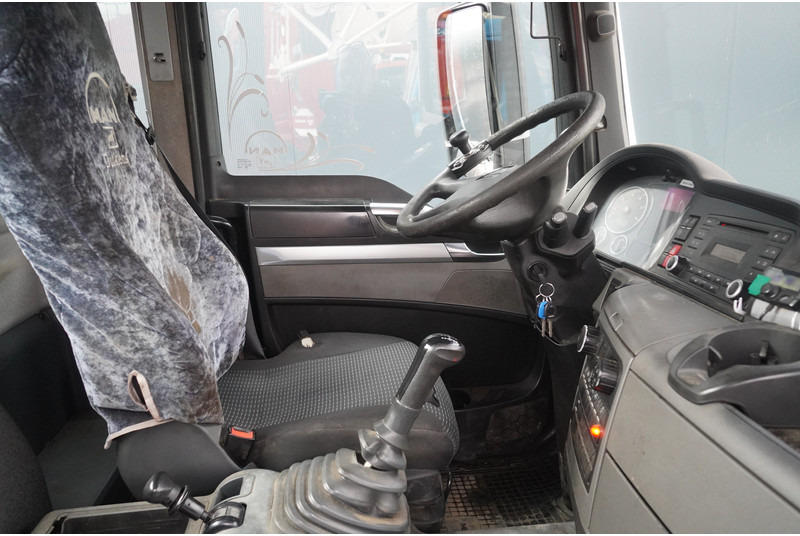 MAN TGS 35.400 8x4 HOOKARM SYSTEM MANUAL GEARBOX - Hook lift truck: picture 4 MAN TGS 35.400 8x4 HOOKARM SYSTEM MANUAL GEARBOX - Hook lift truck: picture 4