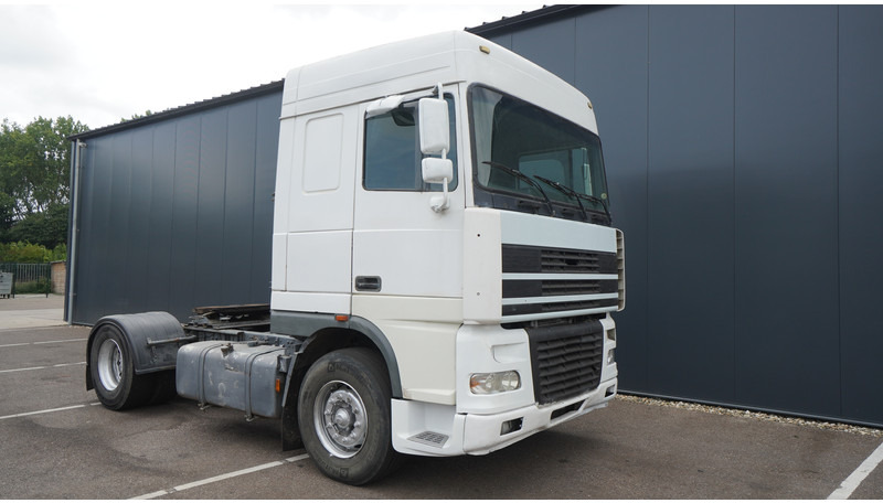 DAF XF 95.380 SC MANUAL GEARBOX - Tractor unit: picture 3 DAF XF 95.380 SC MANUAL GEARBOX - Tractor unit: picture 3