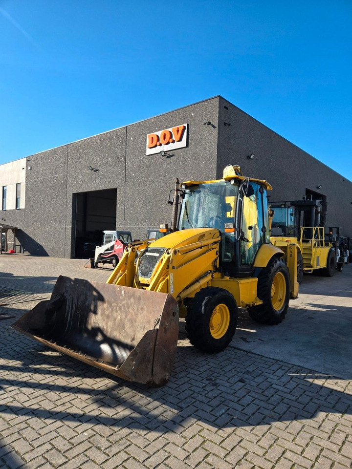 Backhoe loader Komatsu WB97: picture 1