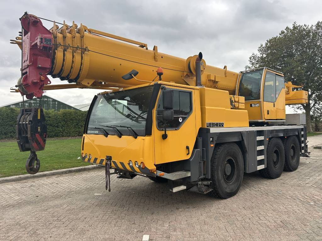 Liebherr LTM 1055-3.1  - All terrain crane: picture 1 Liebherr LTM 1055-3.1  - All terrain crane: picture 1