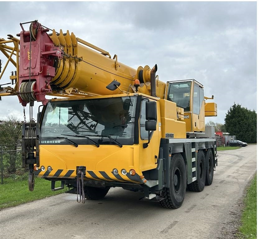 Liebherr LTM 1055-3.1  - All terrain crane: picture 3 Liebherr LTM 1055-3.1  - All terrain crane: picture 3