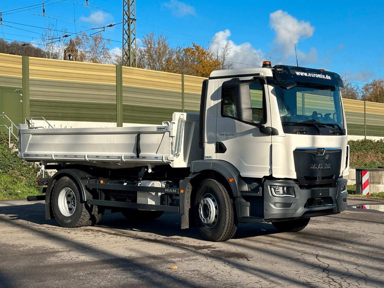 MAN TGM 18.320 4X2 / Euro 6e 3-Seiten-Kipper MAN TGM 18.320 4X2 / Euro 6e 3-Seiten-Kipper - Tipper: picture 1 MAN TGM 18.320 4X2 / Euro 6e 3-Seiten-Kipper MAN TGM 18.320 4X2 / Euro 6e 3-Seiten-Kipper - Tipper: picture 1