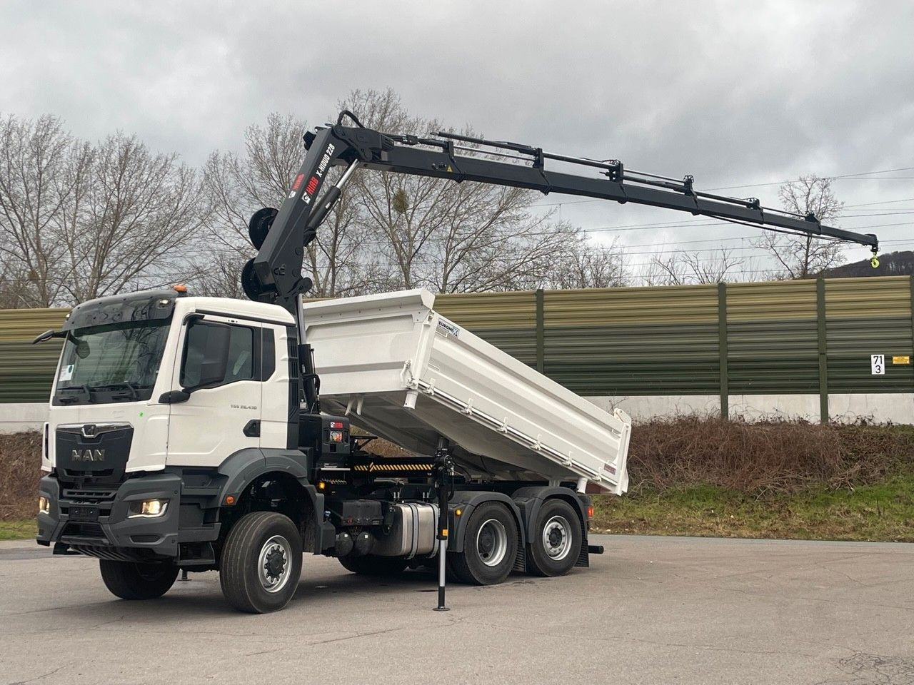 MAN TGS 28.440 6x4-4/3-Seiten- Kipper / Hiab 228-6 - Tipper, Crane truck: picture 1 MAN TGS 28.440 6x4-4/3-Seiten- Kipper / Hiab 228-6 - Tipper, Crane truck: picture 1