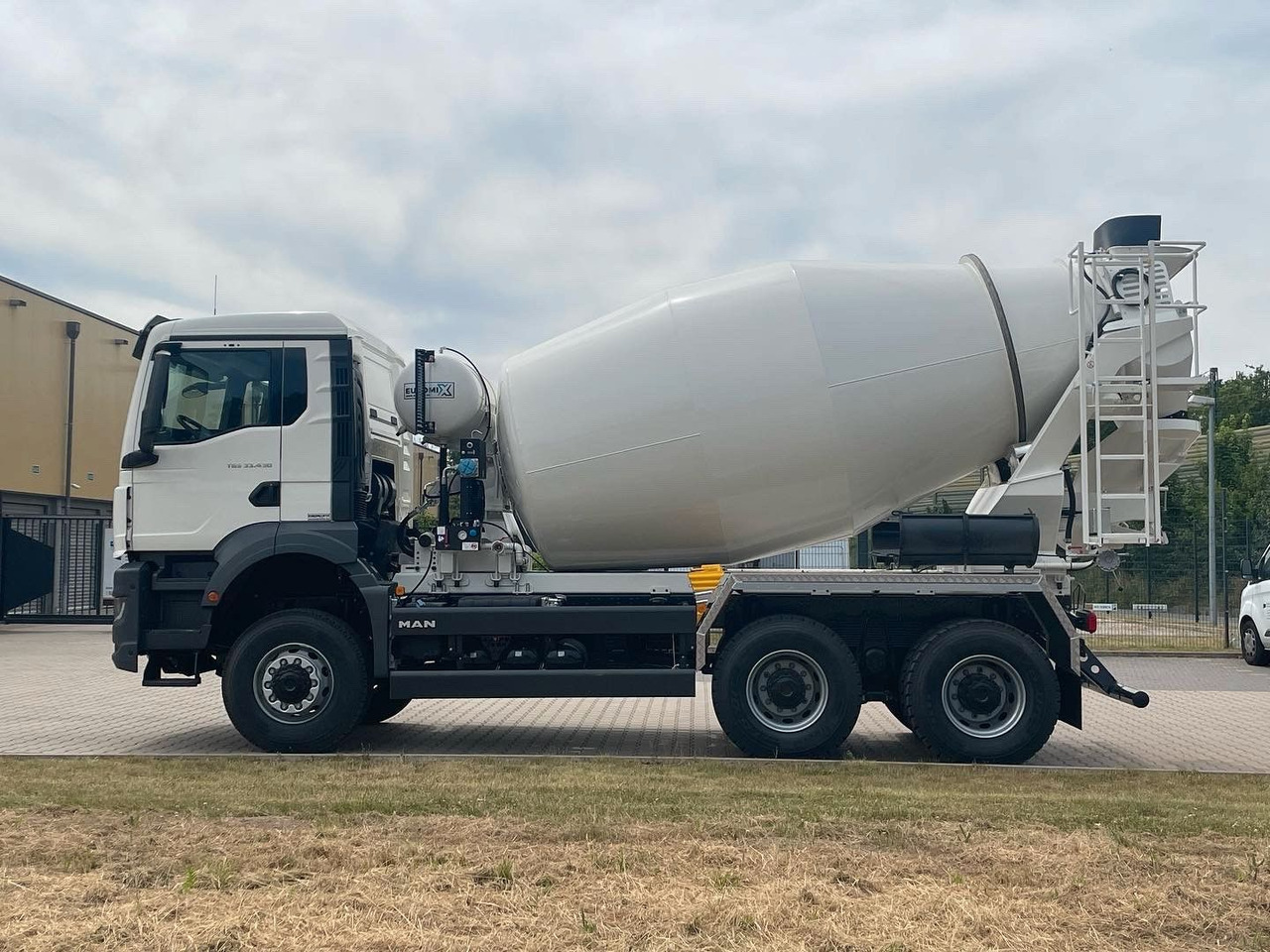 MAN TGS 33.440 / 6X6 Euro6e Euromix MTP EM 7 L - Concrete mixer truck: picture 4 MAN TGS 33.440 / 6X6 Euro6e Euromix MTP EM 7 L - Concrete mixer truck: picture 4