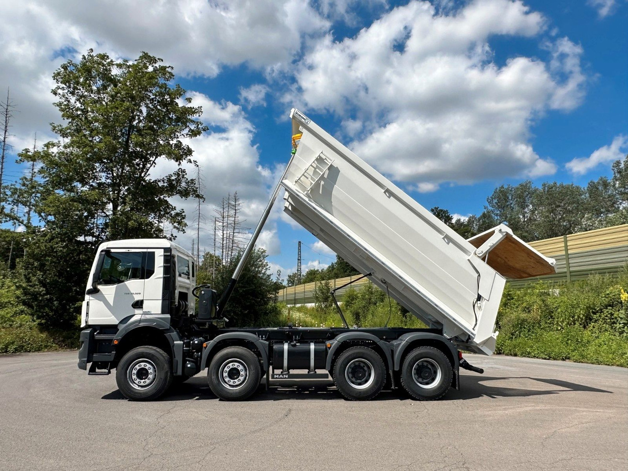 MAN TGS 37.520 8x4 EuromixMTP Mulden Kipper - Tipper: picture 3 MAN TGS 37.520 8x4 EuromixMTP Mulden Kipper - Tipper: picture 3