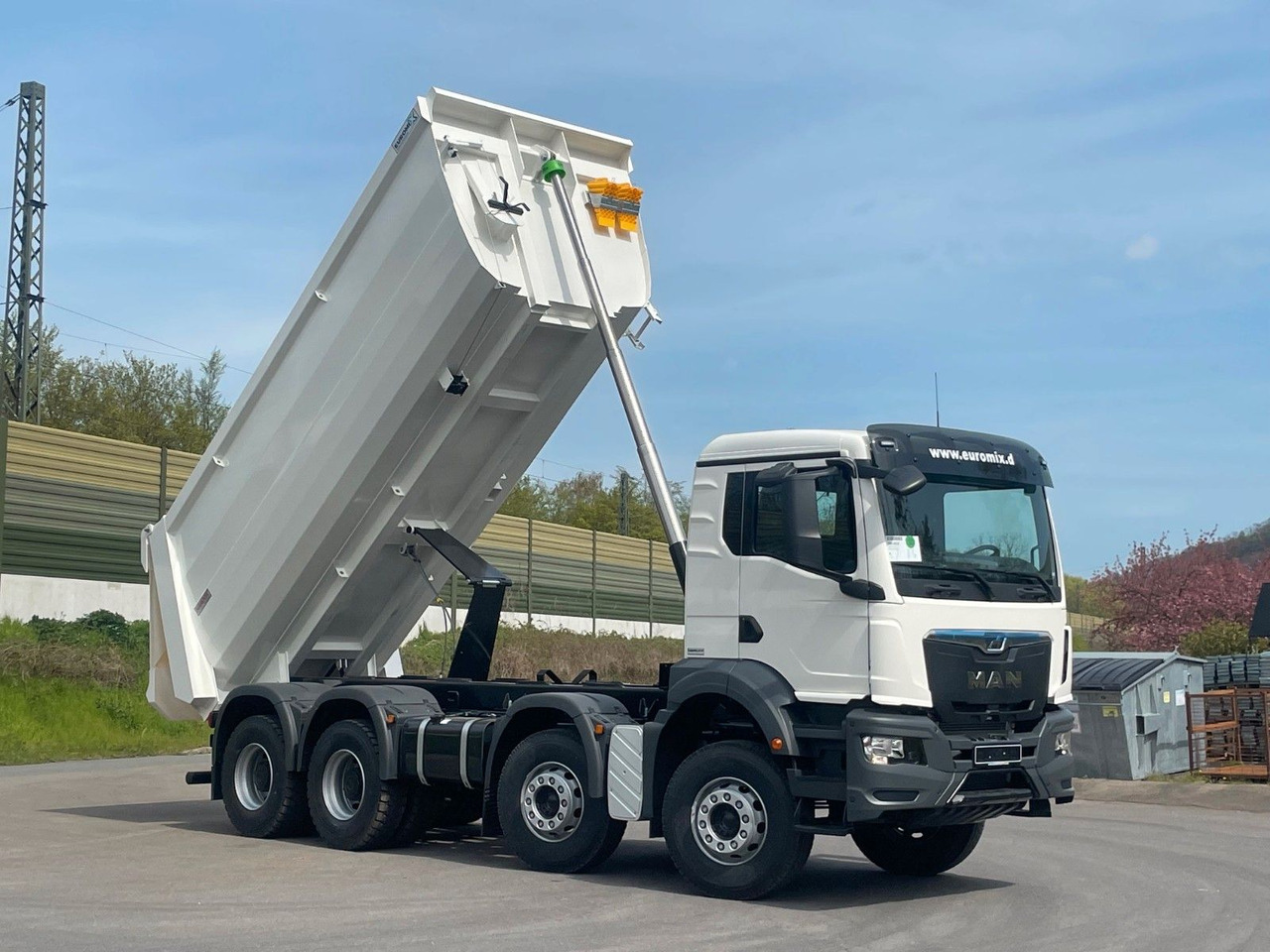 MAN TGS 41.400 8x4 / EUROMIX MTP 20m³/ EURO2 Kipper - Skip loader truck: picture 1 MAN TGS 41.400 8x4 / EUROMIX MTP 20m³/ EURO2 Kipper - Skip loader truck: picture 1