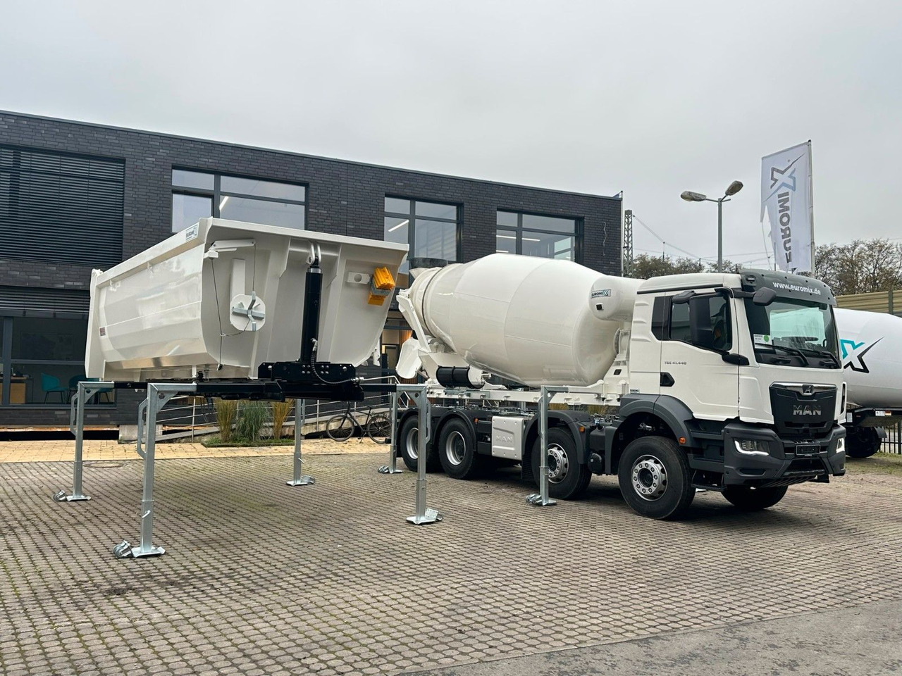 MAN TGS 41.480 8x4 WECHSELSYSTEM KIPPER+MISCHER - Tipper: picture 1 MAN TGS 41.480 8x4 WECHSELSYSTEM KIPPER+MISCHER - Tipper: picture 1
