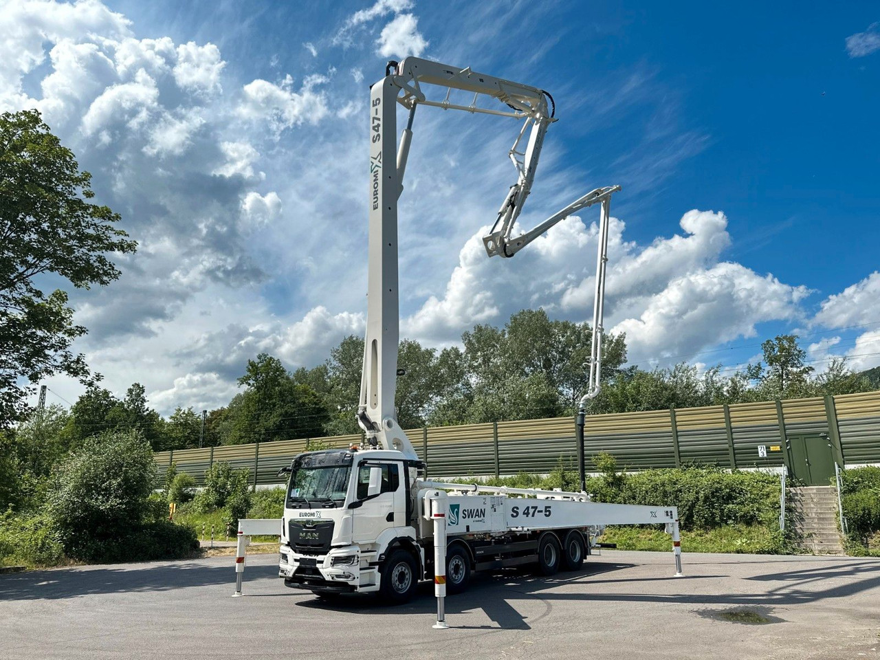 MAN TGS 41.520 8x4 SWAN TSP 56-5 160RZ ( 56m ) MAN TGS 41.520 8x4 SWAN TSP 56-5 160RZ ( 56m ) - Concrete pump truck: picture 2 MAN TGS 41.520 8x4 SWAN TSP 56-5 160RZ ( 56m ) MAN TGS 41.520 8x4 SWAN TSP 56-5 160RZ ( 56m ) - Concrete pump truck: picture 2