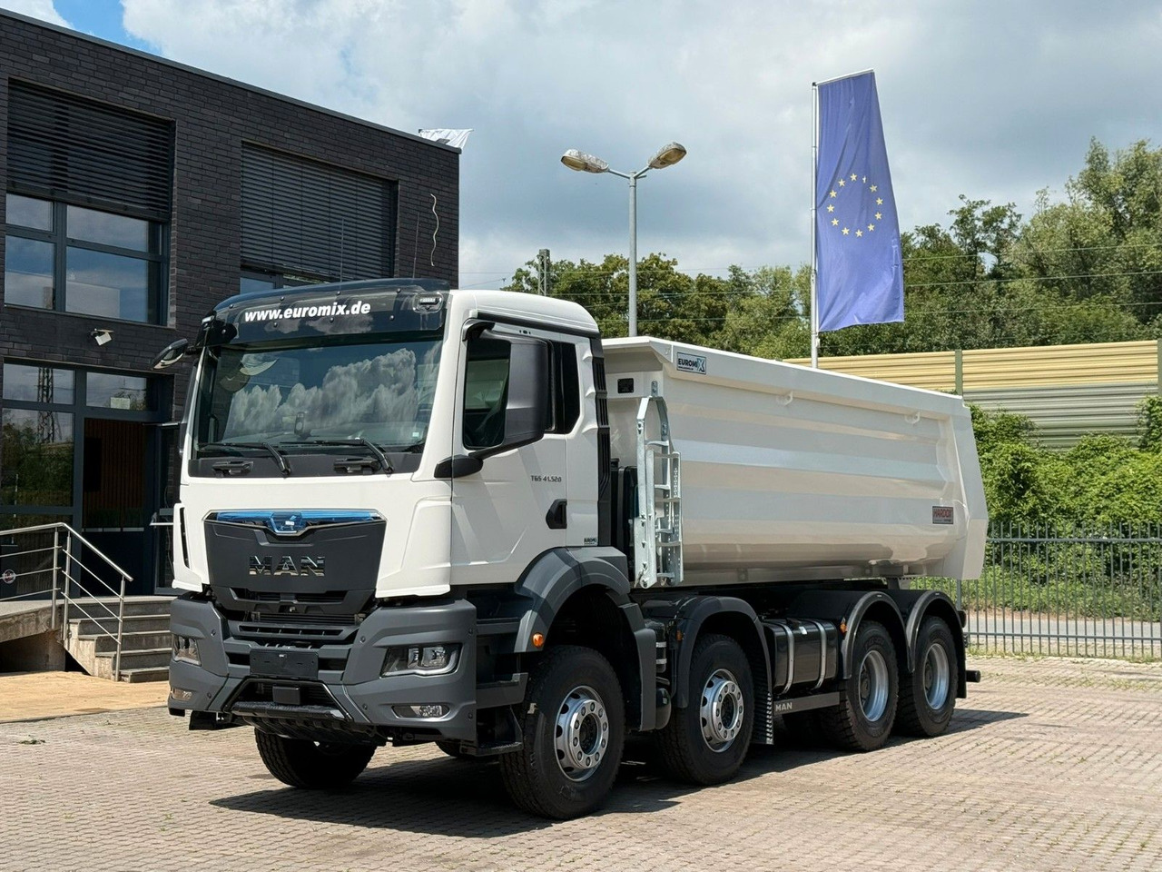 MAN TGS 41.520 BB 8X4 Euromix MuldenKipper Retarder - Tipper: picture 3 MAN TGS 41.520 BB 8X4 Euromix MuldenKipper Retarder - Tipper: picture 3