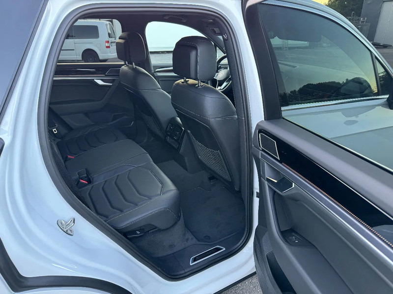 SUV Volkswagen Touareg R-Line TDI 286HP, 4.000km, 2024: picture 12