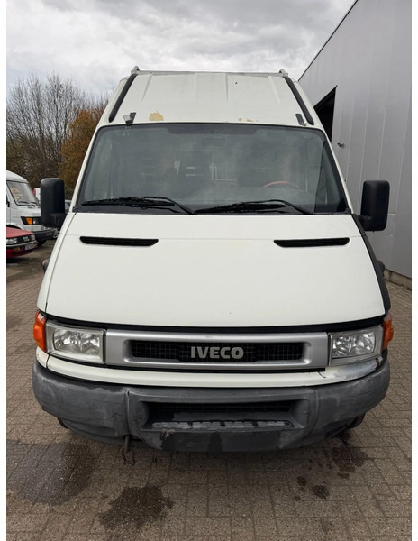 Iveco Daily **40C15-BELGIAN ORIGINE-ENGINE 2.8** - Panel van: picture 2 Iveco Daily **40C15-BELGIAN ORIGINE-ENGINE 2.8** - Panel van: picture 2
