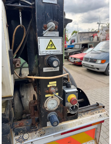 Vacuum truck MAN F8 **32.291 8x4-6Cyl-BELGIAN TRUCK-BIG AXXLES**: picture 14 Vacuum truck MAN F8 **32.291 8x4-6Cyl-BELGIAN TRUCK-BIG AXXLES**: picture 14