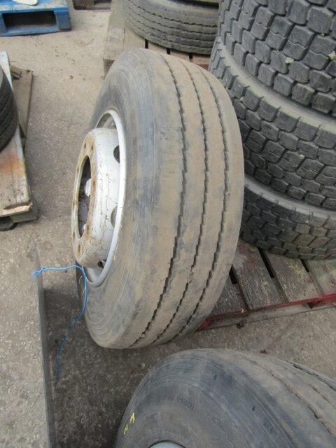 215/75/17.5 J RATED TRAILER WHEELS AND TYRE (2) 2018 HANKOOK 135/133J 8-10MM TREAD PAIR - Tire for Truck: picture 1 215/75/17.5 J RATED TRAILER WHEELS AND TYRE (2) 2018 HANKOOK 135/133J 8-10MM TREAD PAIR - Tire for Truck: picture 1