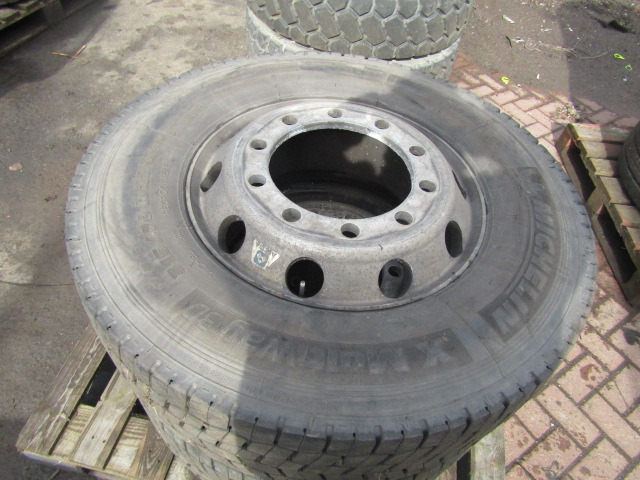 315/70/22.5 ALCOA (2) MICHILEN DRIVE PATTERN - Tire for Truck: picture 3 315/70/22.5 ALCOA (2) MICHILEN DRIVE PATTERN - Tire for Truck: picture 3