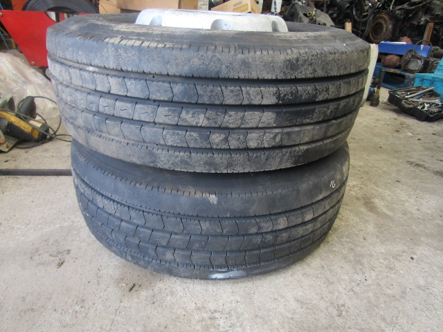ALCOA ALLOYS (2) 285/70/19.5 STEER DUNLOP 2012 10/12MM TREAD 30MM HOLES - Tire for Truck: picture 1 ALCOA ALLOYS (2) 285/70/19.5 STEER DUNLOP 2012 10/12MM TREAD 30MM HOLES - Tire for Truck: picture 1
