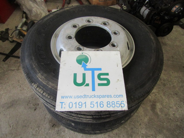 ALCOA ALLOYS (2) 285/70/19.5 STEER DUNLOP 2012 10/12MM TREAD 30MM HOLES - Tire for Truck: picture 2 ALCOA ALLOYS (2) 285/70/19.5 STEER DUNLOP 2012 10/12MM TREAD 30MM HOLES - Tire for Truck: picture 2