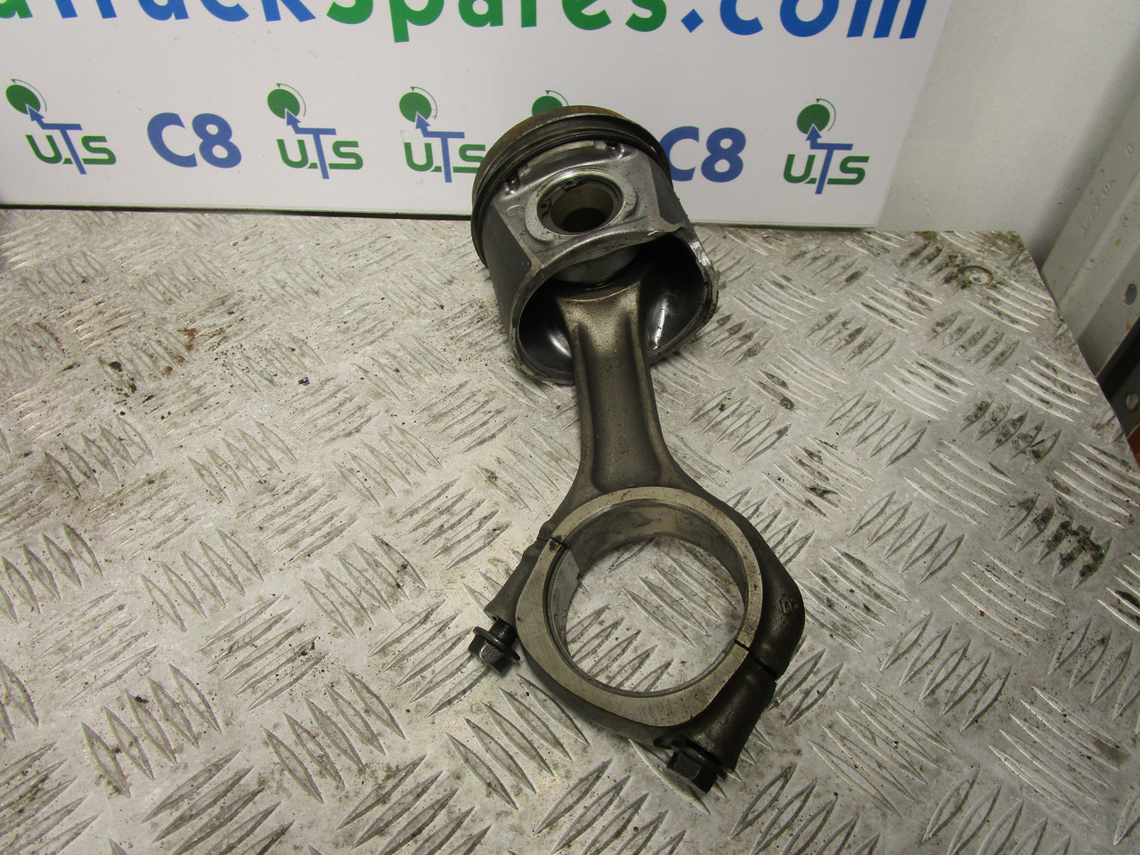 IVECO DAILY 3.0 CONROD & PISTON - Engine and parts for Truck: picture 1 IVECO DAILY 3.0 CONROD & PISTON - Engine and parts for Truck: picture 1