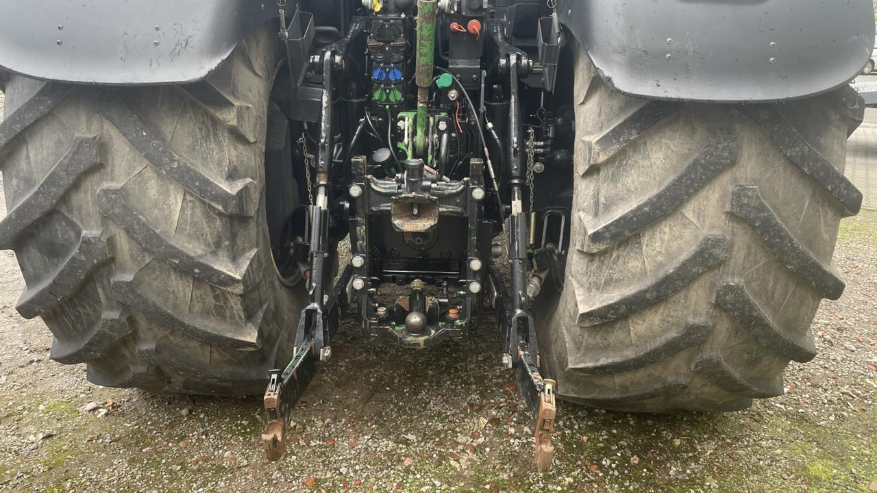 Farm tractor John Deere 6195R: picture 16