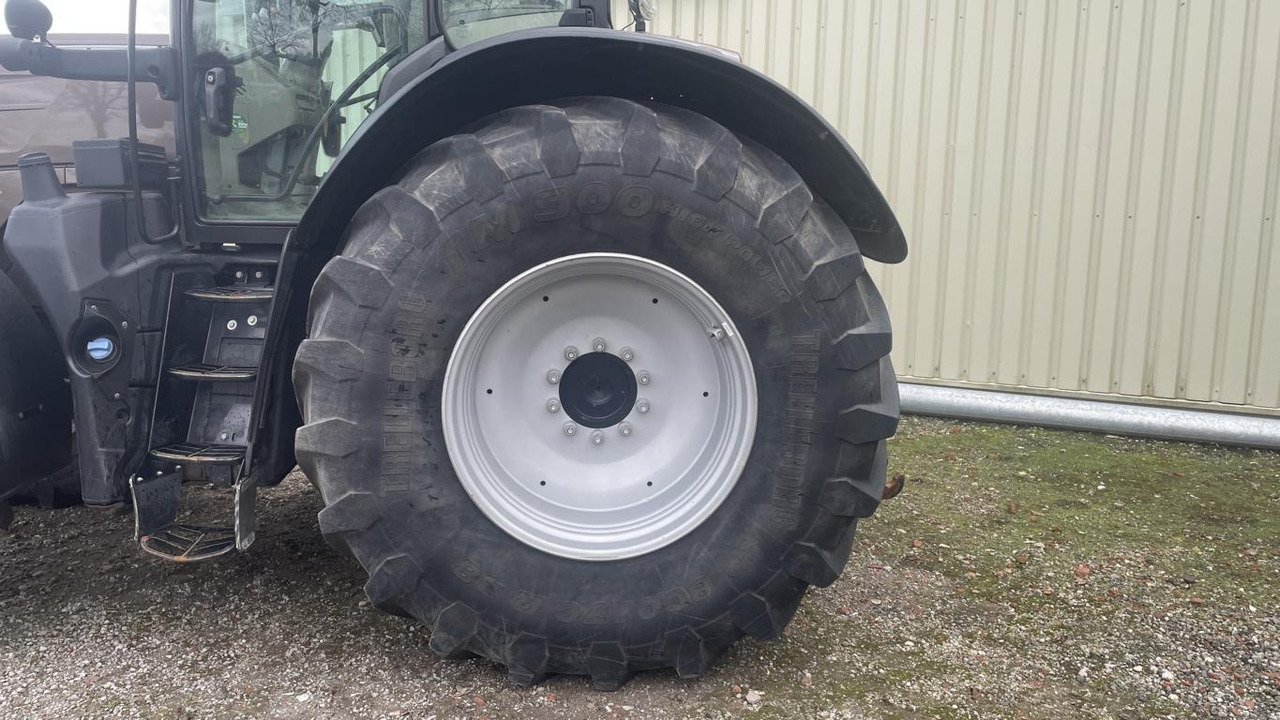 Farm tractor John Deere 6195R: picture 27