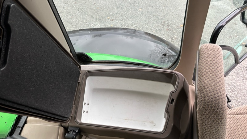 Farm tractor John Deere 6230 R: picture 36