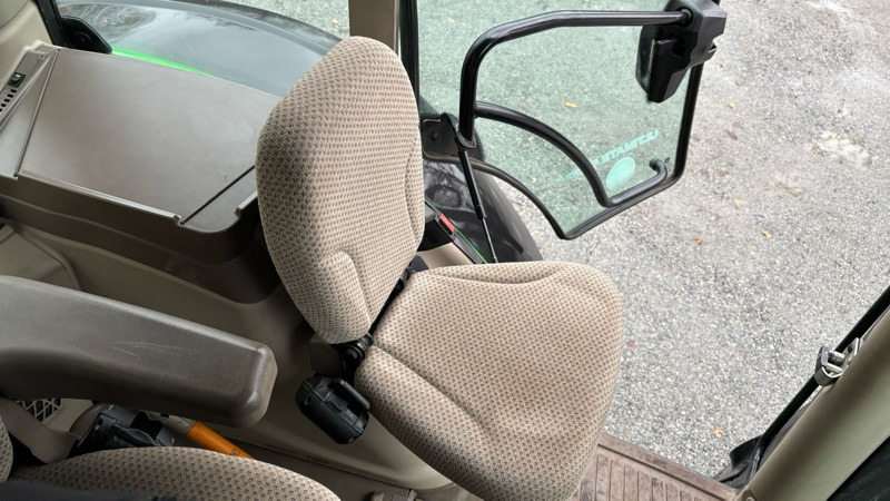 Farm tractor John Deere 6230 R: picture 35