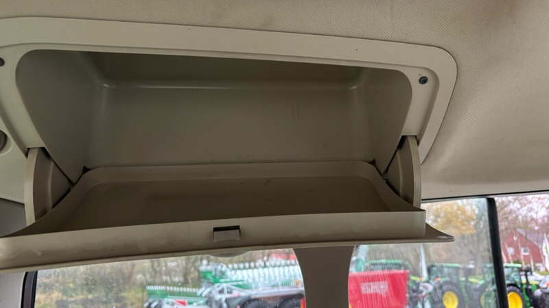 Farm tractor John Deere 6230 R: picture 8