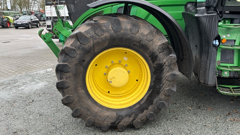 Farm tractor John Deere 6230 R: picture 26