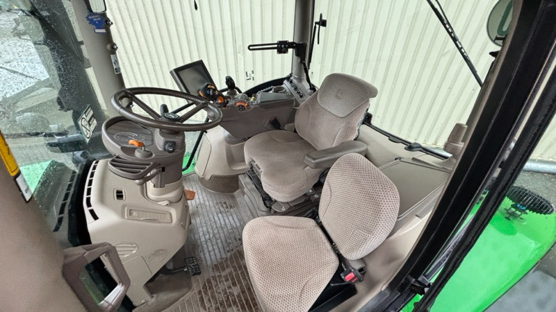 Farm tractor John Deere 6230 R: picture 33