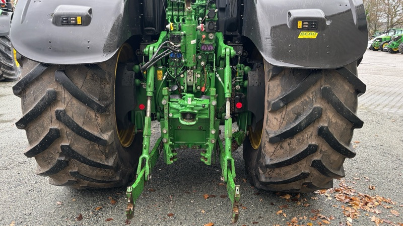 Farm tractor John Deere 6230 R: picture 9