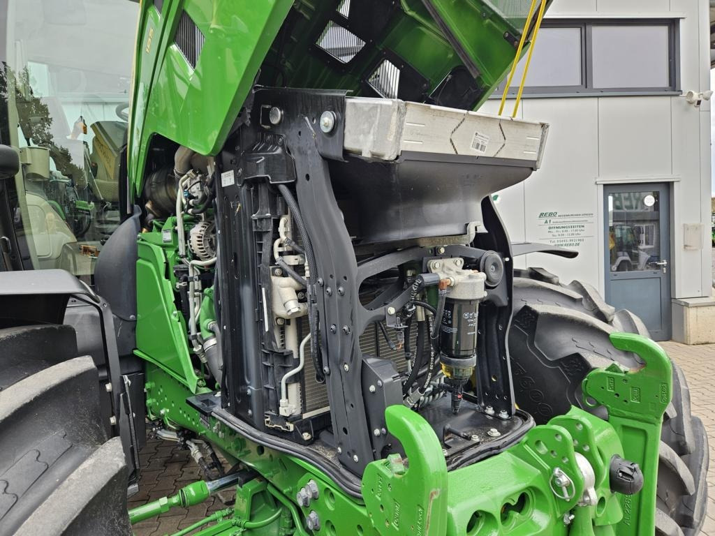 John Deere 6R185 - Farm tractor: picture 3 John Deere 6R185 - Farm tractor: picture 3
