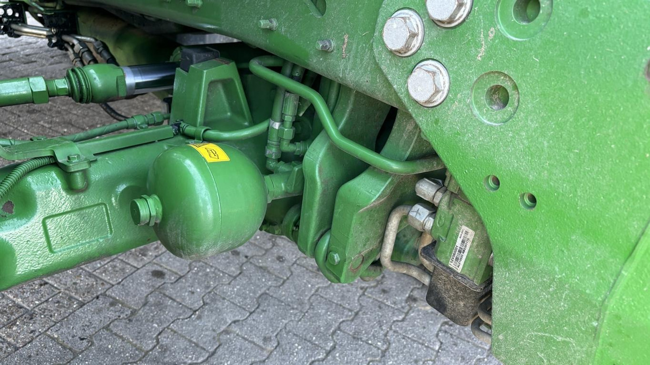 Farm tractor John Deere 6R195 TRAKTOR: picture 9 Farm tractor John Deere 6R195 TRAKTOR: picture 9