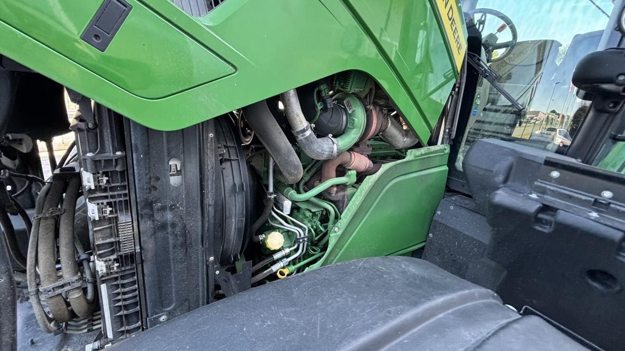 Farm tractor John Deere 6R195 TRAKTOR: picture 7 Farm tractor John Deere 6R195 TRAKTOR: picture 7