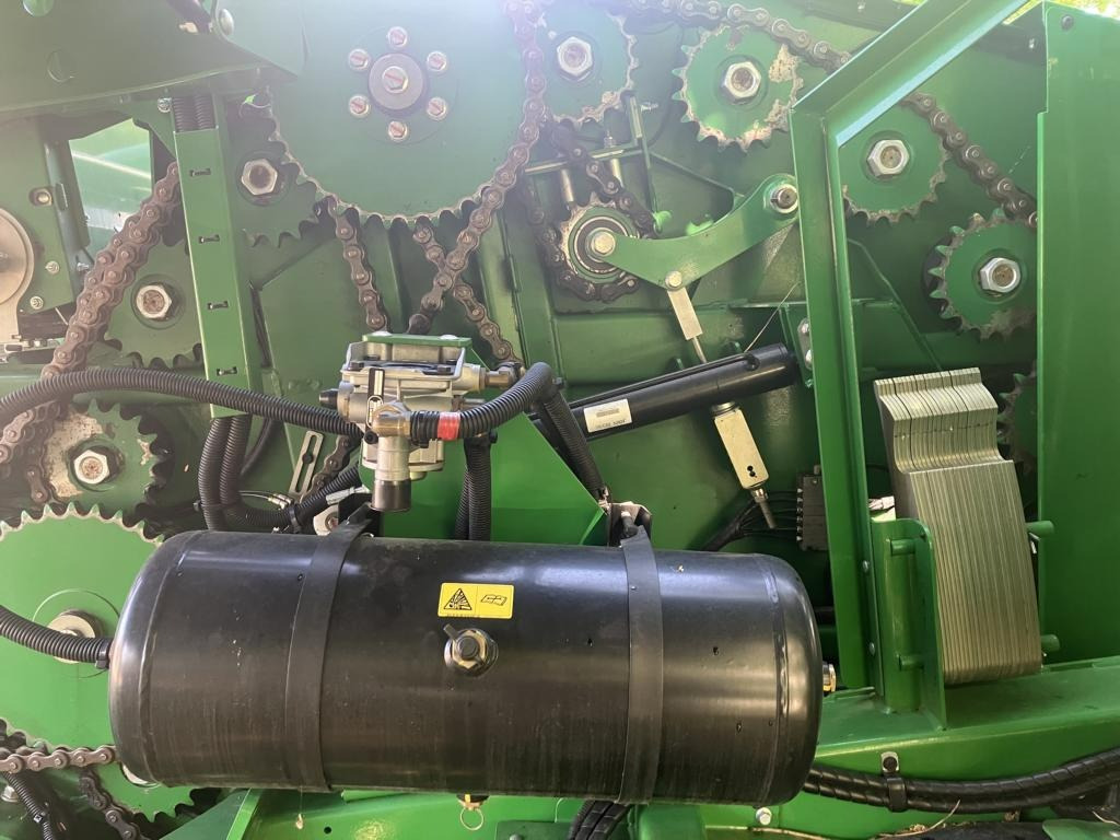 Hay and forage equipment John Deere C441R: picture 11