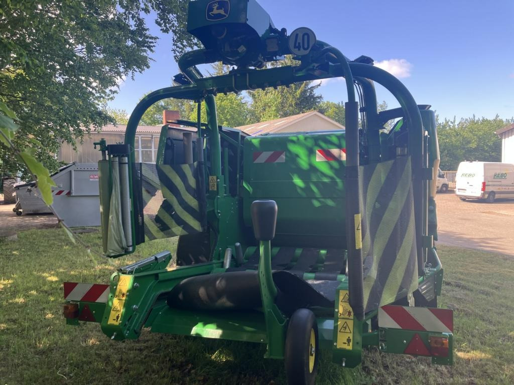 Hay and forage equipment John Deere C441R: picture 18