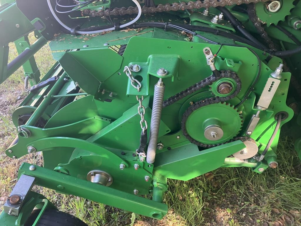 Hay and forage equipment John Deere C441R: picture 10
