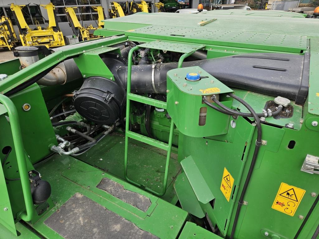 Combine harvester John Deere T560I: picture 32
