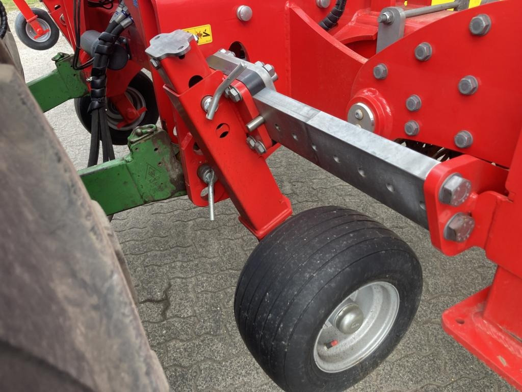 Disc harrow Pöttinger ROTOCARE V 12400: picture 9 Disc harrow Pöttinger ROTOCARE V 12400: picture 9