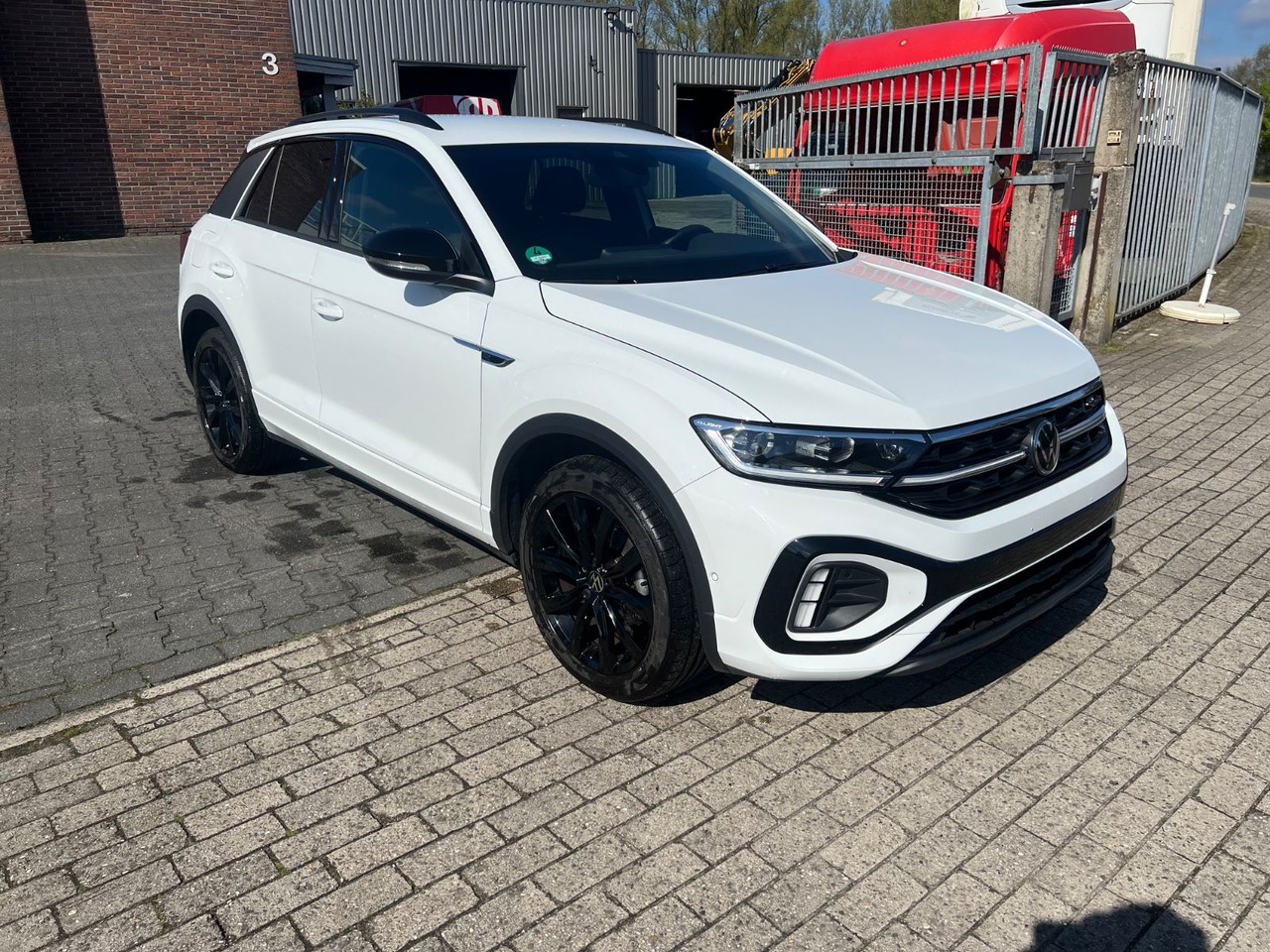 Volkswagen T-Roc R-Line 1.0 TSI Black Edition - Car: picture 5 Volkswagen T-Roc R-Line 1.0 TSI Black Edition - Car: picture 5