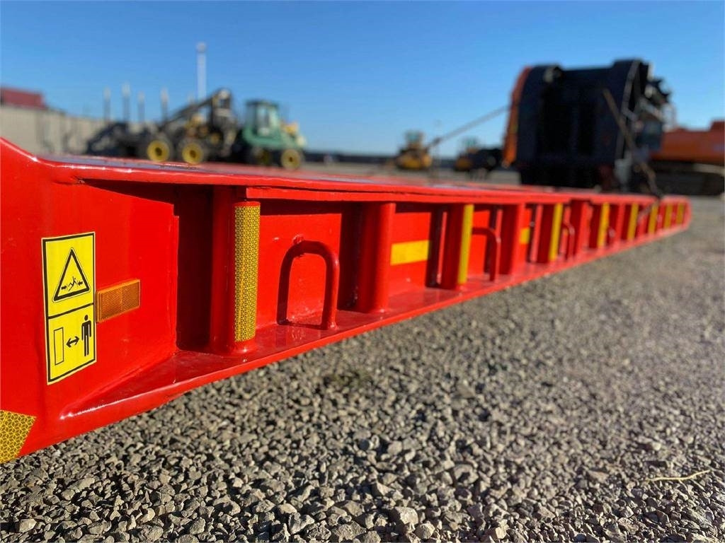Low loader semi-trailer Hako Gooseneck lowbed , axle lift: picture 12