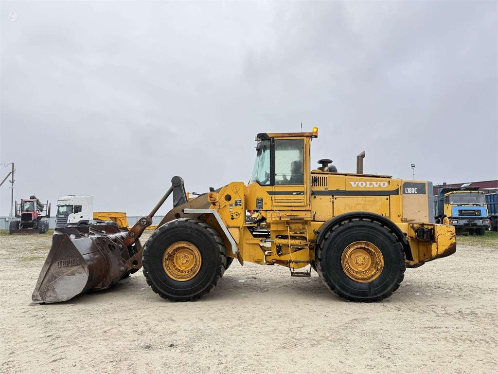 Volvo L180C quick coupler - Wheel loader: picture 2 Volvo L180C quick coupler - Wheel loader: picture 2